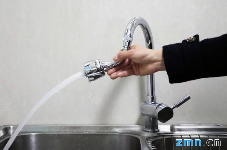 自来水龙头断了怎么把丝口拧下来