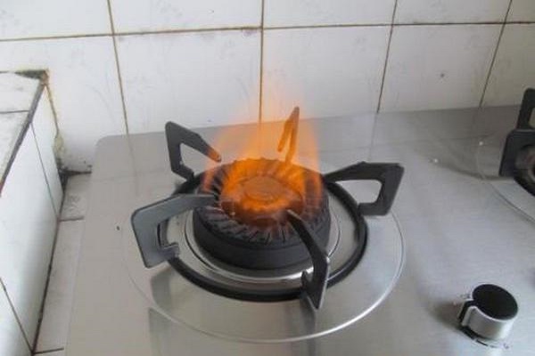 燃气灶压力过大火焰红怎么办