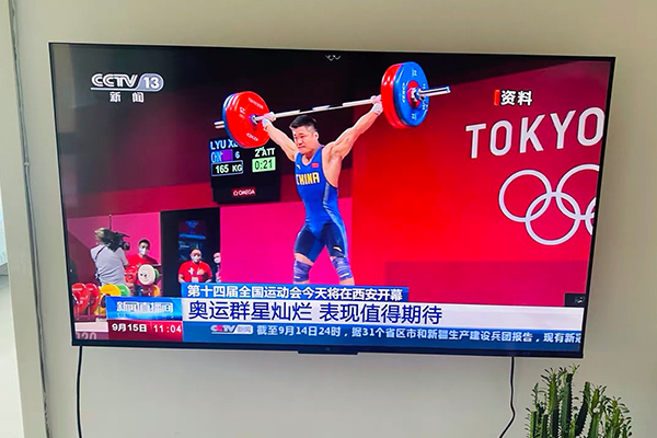 如何解决电视打不开电源灯亮